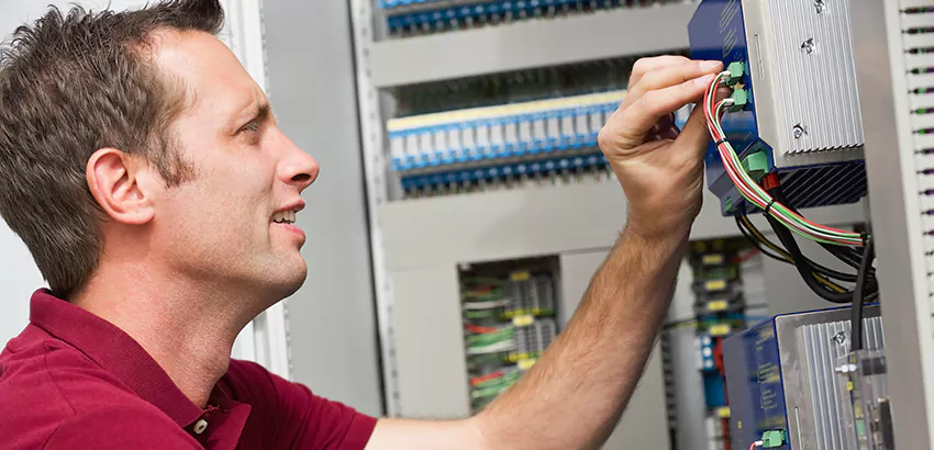 Offshore and Petroleum Facility Electrician in Woburn